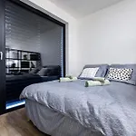 Daire Bright & Spacious - Garage & Balcony *