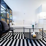 Bright & Spacious - Garage & Balcony *