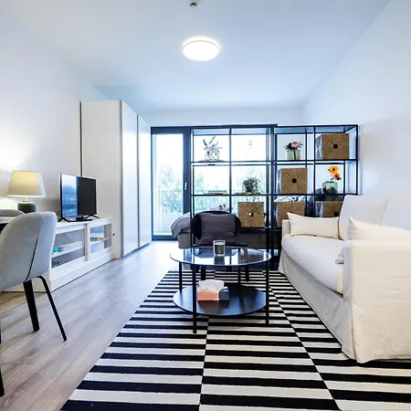 Bright & Spacious - Garage & Balcony 아파트 브라티슬라바