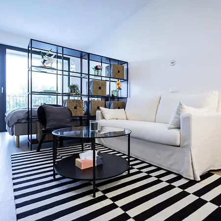 Bright & Spacious - Garage & Balcony * Bratislava