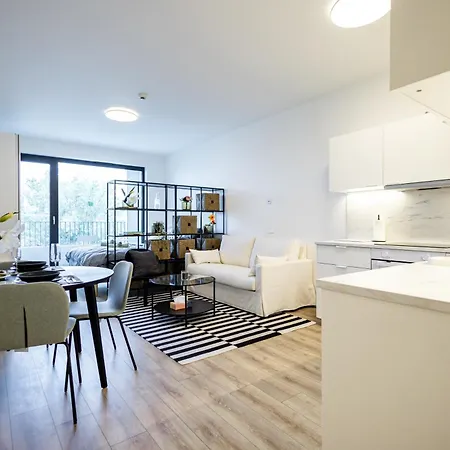 Bright & Spacious - Garage & Balcony *