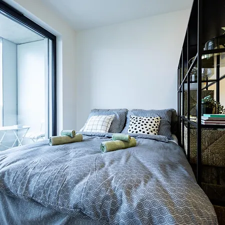 Bright & Spacious - Garage & Balcony Apartment