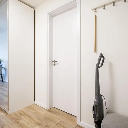 Apartment Bright & Spacious - Garage & Balcony *