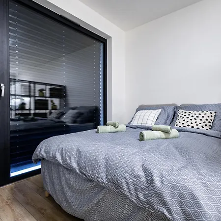 Apartment Bright & Spacious - Garage & Balcony *