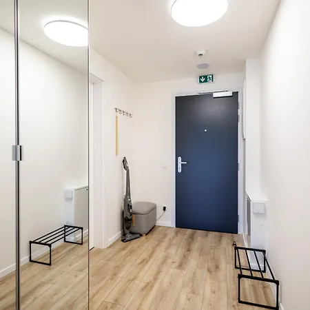 Apartment Bright & Spacious - Garage & Balcony Bratislava