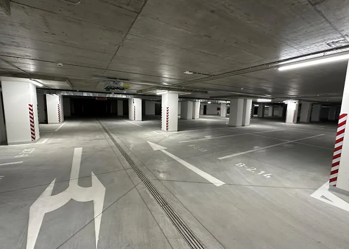 Bright & Spacious - Garage & Balcony Appartamento Bratislava