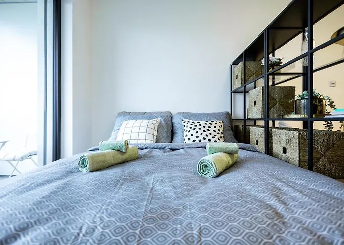 Bright & Spacious - Garage & Balcony *