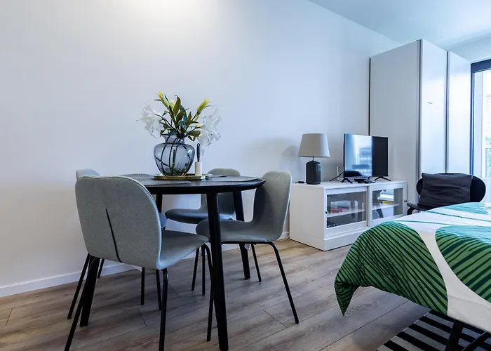 Bright & Spacious - Garage & Balcony * 브라티슬라바