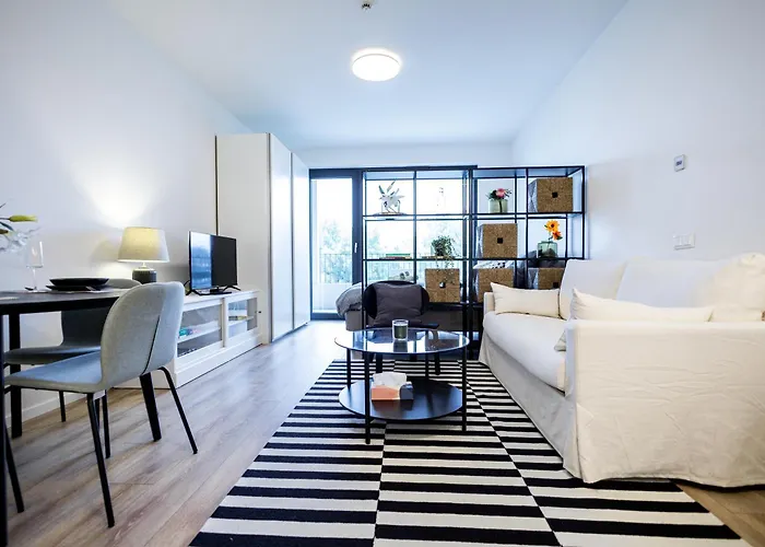 Bright & Spacious - Garage & Balcony Appartamento Bratislava