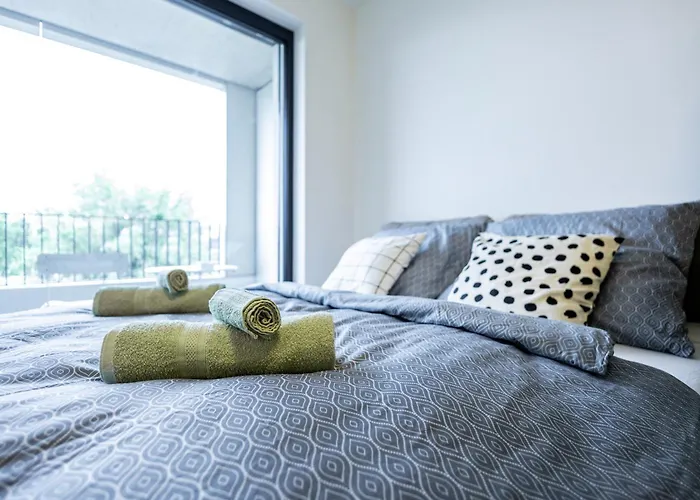 Bright & Spacious - Garage & Balcony Appartamento Bratislava