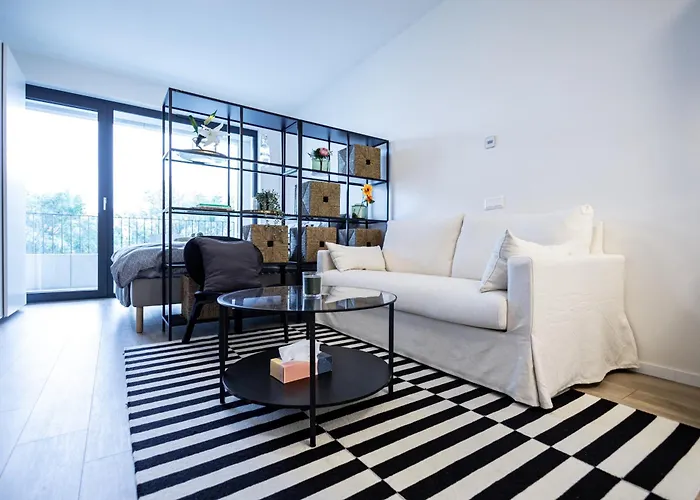 Bright & Spacious - Garage & Balcony * 브라티슬라바