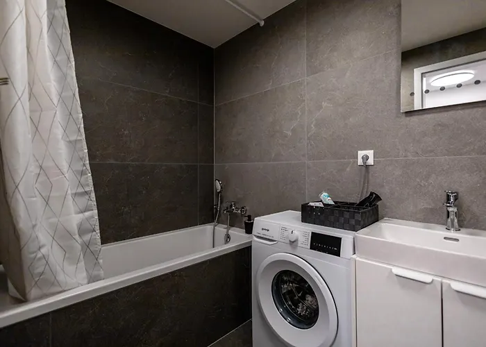 Bright & Spacious - Garage & Balcony * Bratislava