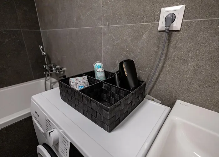 Bright & Spacious - Garage & Balcony *