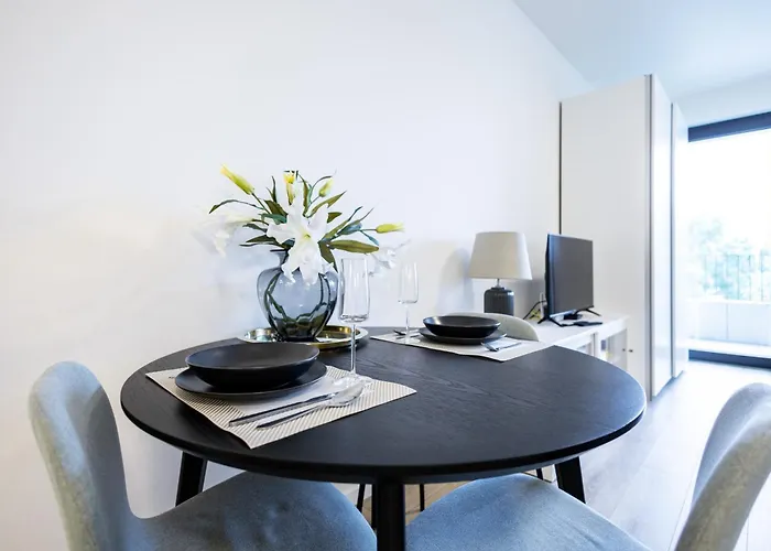 Bright & Spacious - Garage & Balcony Appartamento Bratislava