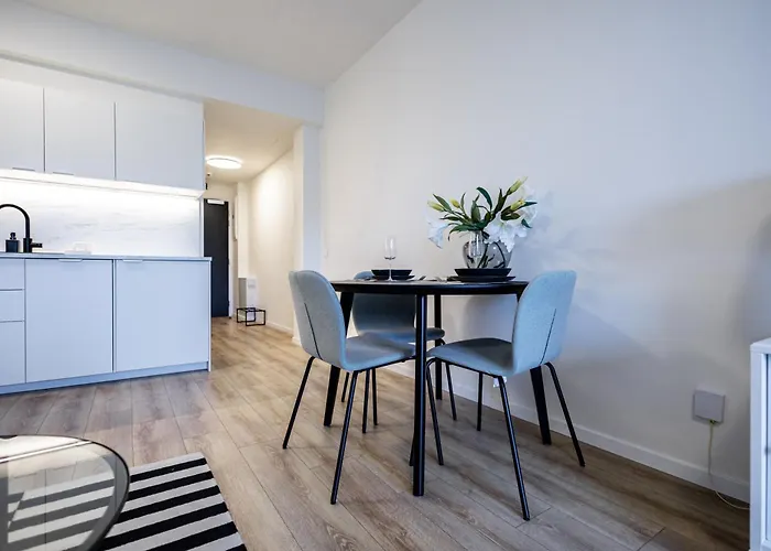 Bright & Spacious - Garage & Balcony 브라티슬라바