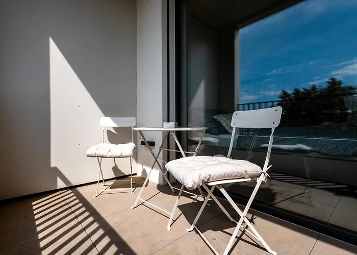 Bright & Spacious - Garage & Balcony *