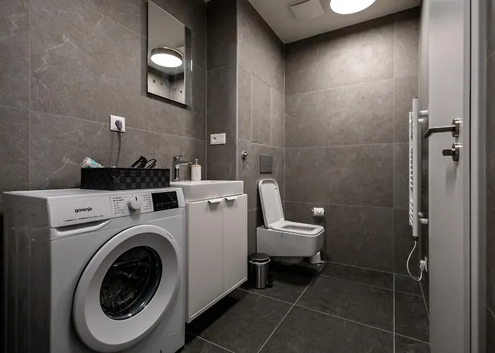 아파트 Bright & Spacious - Garage & Balcony *