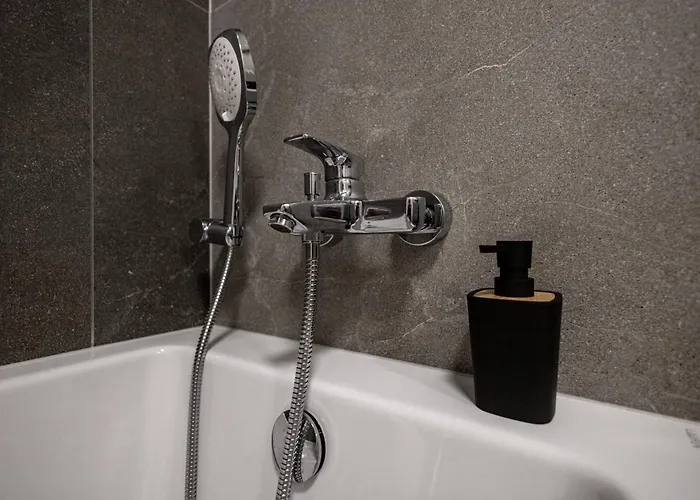 Bright & Spacious - Garage & Balcony 브라티슬라바