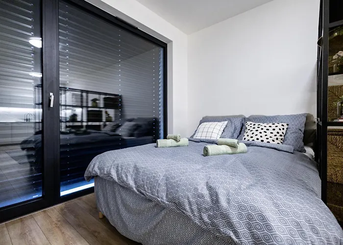 아파트 Bright & Spacious - Garage & Balcony *