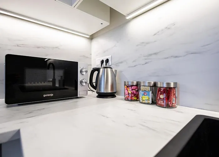 Bright & Spacious - Garage & Balcony 브라티슬라바